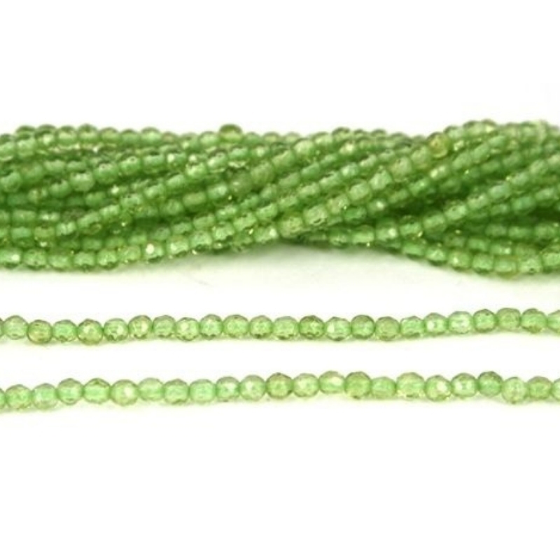 Hel streng med små 2 mm facetslebet Peridot perler