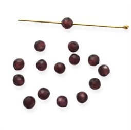 Små 3 mm granat perler. Kan bruges til armbånd, halskæder eller små vedhæng på perlestav.