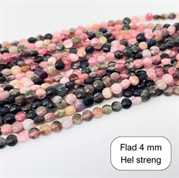 Flade runde Tourmalin perler. De måler ca. 4 x 2,5 mm Der er ca. 110 perler på strengen der er 40 cm. lang.