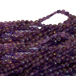 Flade runde Ametyst perler. De måler ca. 4 x 2,5 mm Der er ca. 110 perler på strengen der er 40 cm. lang.