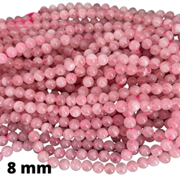 8 mm rosakvarts perler. Du får en hel streng med ca. 47 perler på.