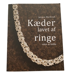 Bogen Kæder lavet af ringe indeholder en masse opskrifter og god viden til smykkefremstilling