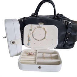 Lille hvidt smykkeskrin- Praktisk til værelset, badeværelset, håndtasken eller kufferten