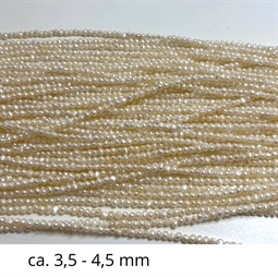 Ferskvandsperler, Hvid, barok,  3,5 - 4,5 mm,  Hel streng