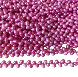 lys pink farvet ferskvandsperler - Strengen måler ca. 38 cm. lang og der er ca. 75 perler på.