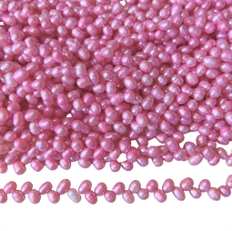 Lyserøde farvet ferskvandsperler - Strengen måler ca. 38 cm. lang og der er ca. 7 perler på.