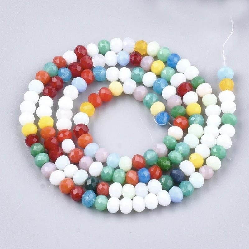 Mix farvet glasperler 4 x 3 mm Vær opmærksom på at farverne på perlestrengene kan variere.
