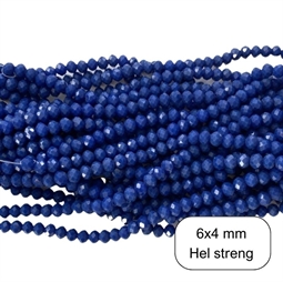 Koboltblå glasperler. Perlerne måler 6 x 4 mm