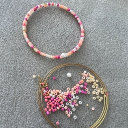 Smykker i seed beads