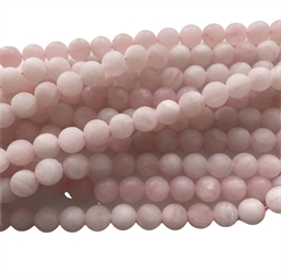 Perlerne er taget af strengene med Rosakvarts perler